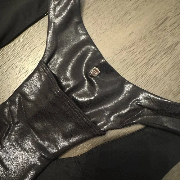 Fabletics Black Fog Foil Medium Impact Sports Bra | XL - Picture 6 of 10